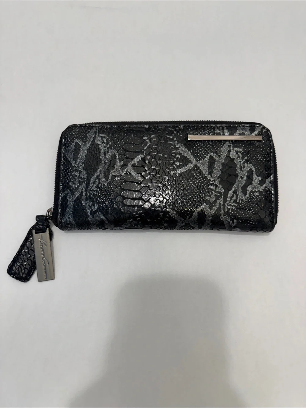 Black Snake-Texture Kenneth Cole Zip Wallet